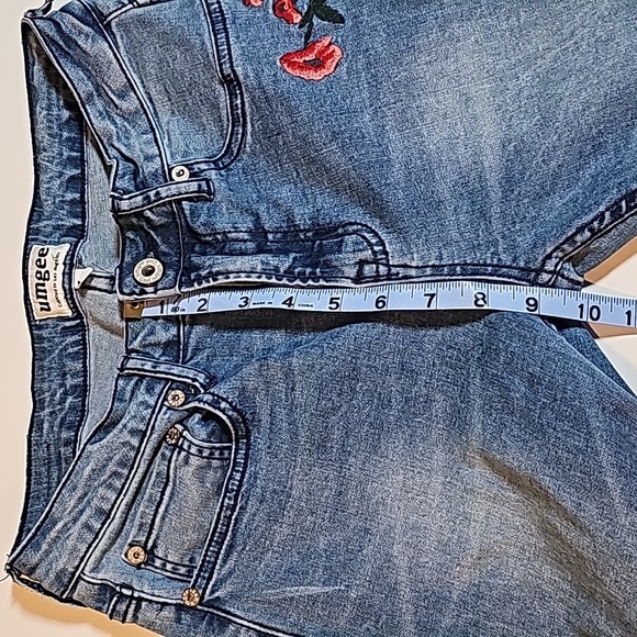 Umgee Jeans Denim Flare Bottom Mid-Rise Fringe Hem Embroidered Red Roses 27 - Picture 6 of 8